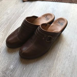 Soft clogs- great condition
